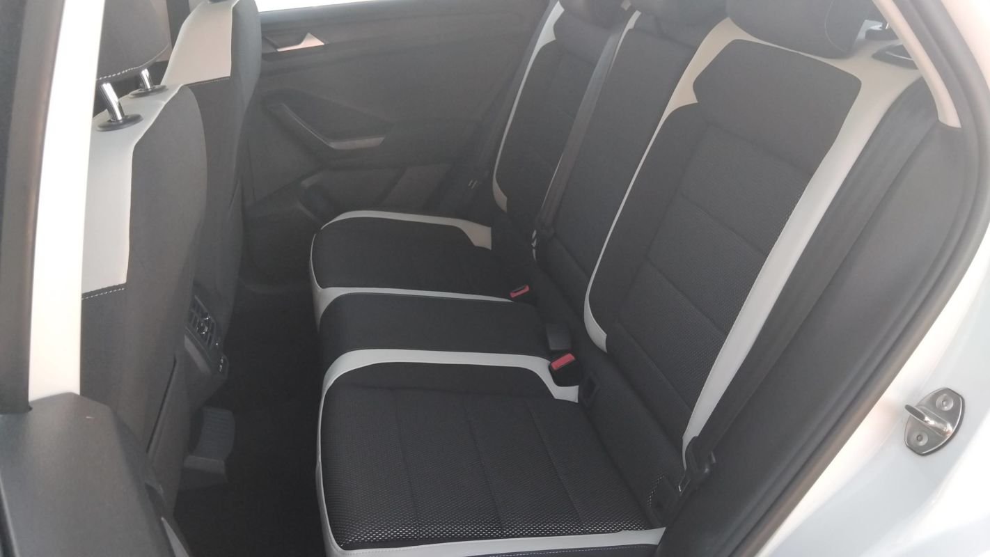 Volkswagen T-Roc - Photo 9
