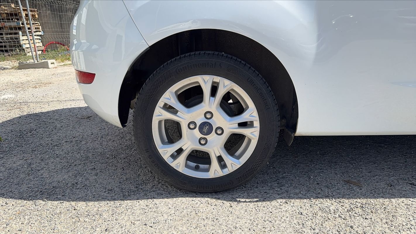 Ford Fiesta - Photo 16