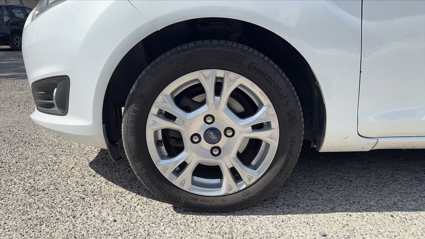 Ford Fiesta - Photo 18