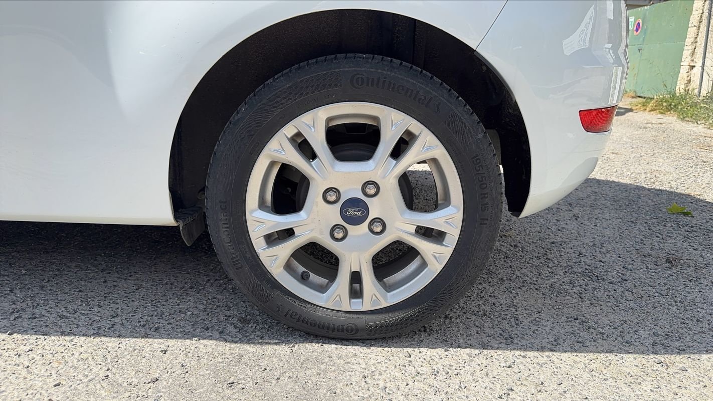 Ford Fiesta - Photo 19