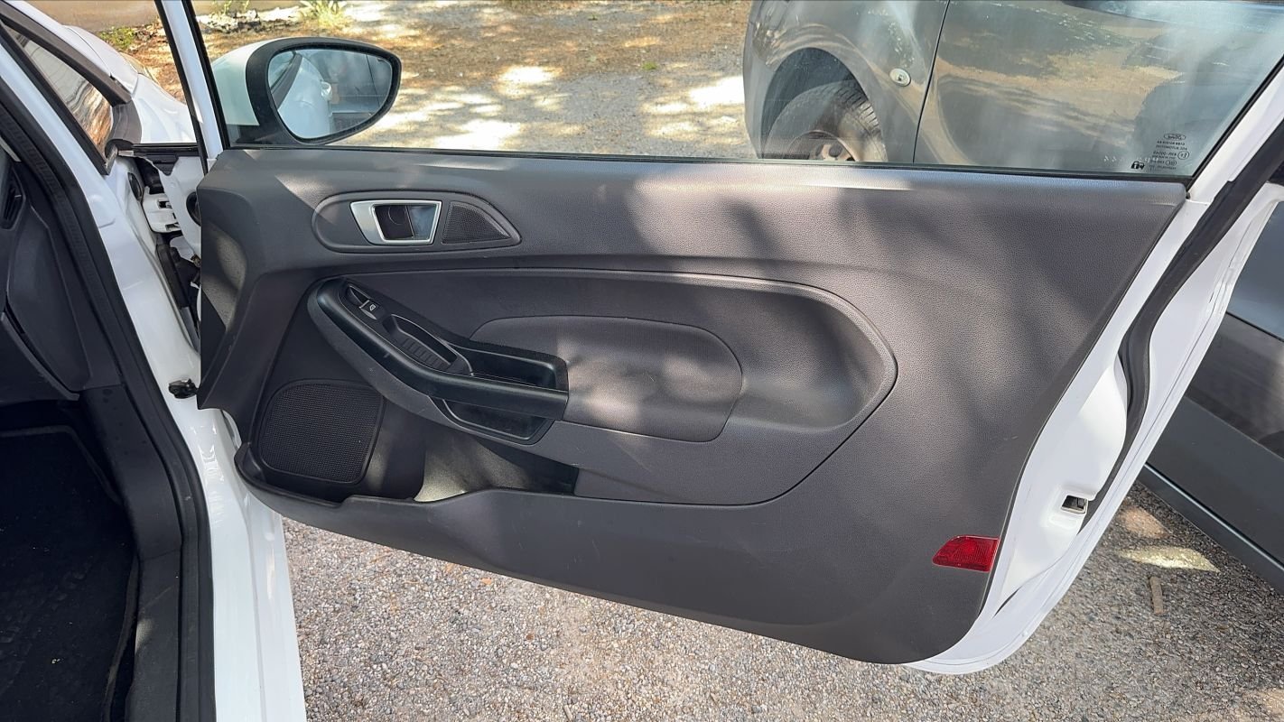 Ford Fiesta - Photo 22