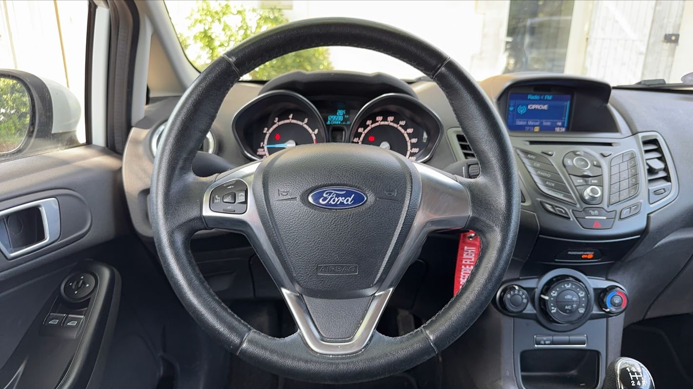 Ford Fiesta - Photo 23