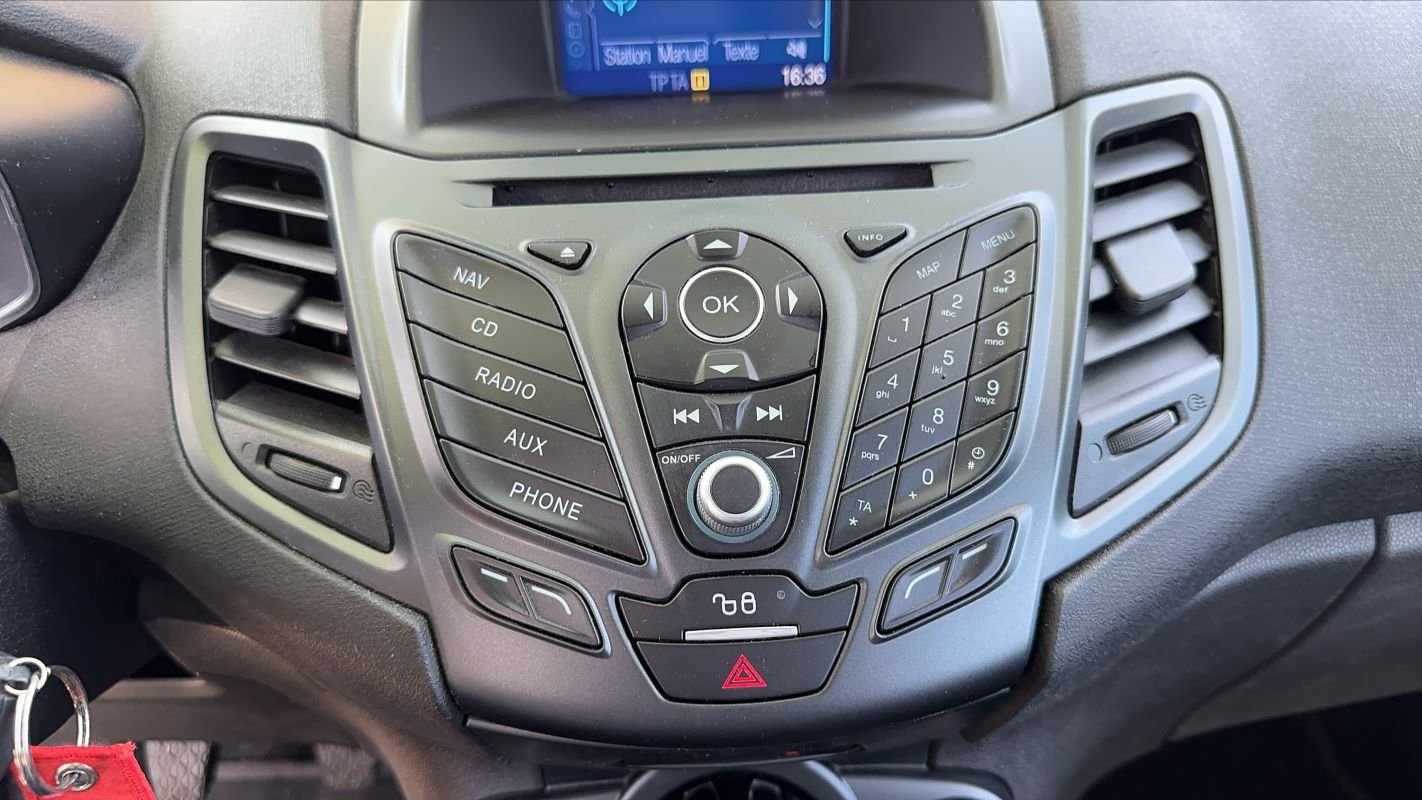 Ford Fiesta - Photo 28