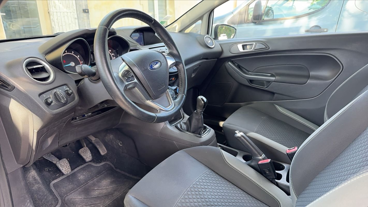 Ford Fiesta - Photo 8
