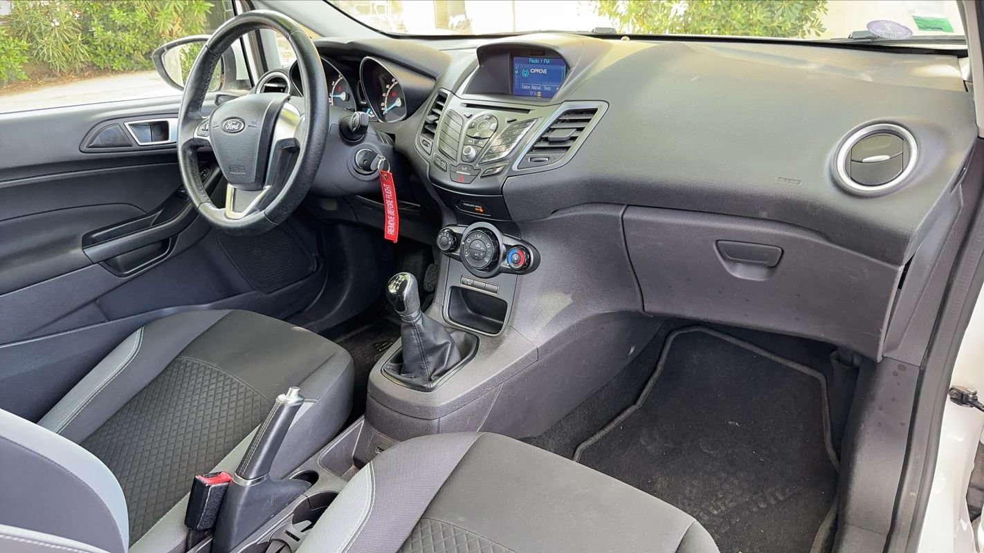 Ford Fiesta - Photo 10