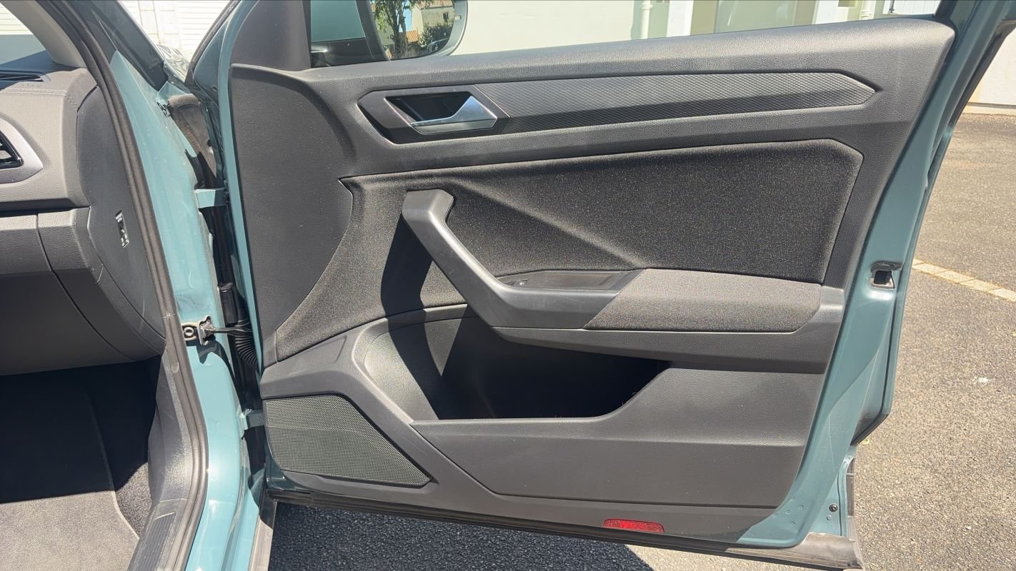 Volkswagen T-Roc - Photo 22