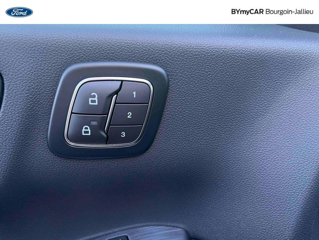 Ford Kuga - Photo 25