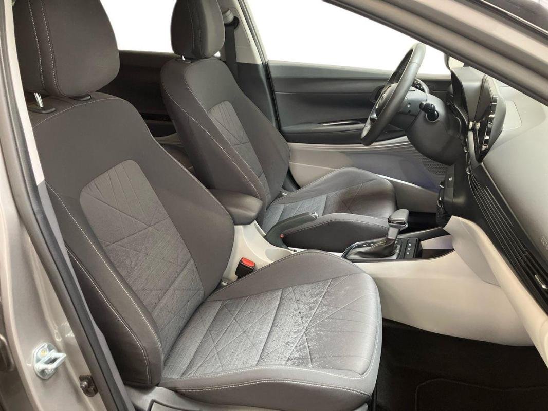 Hyundai Accent - Photo 13