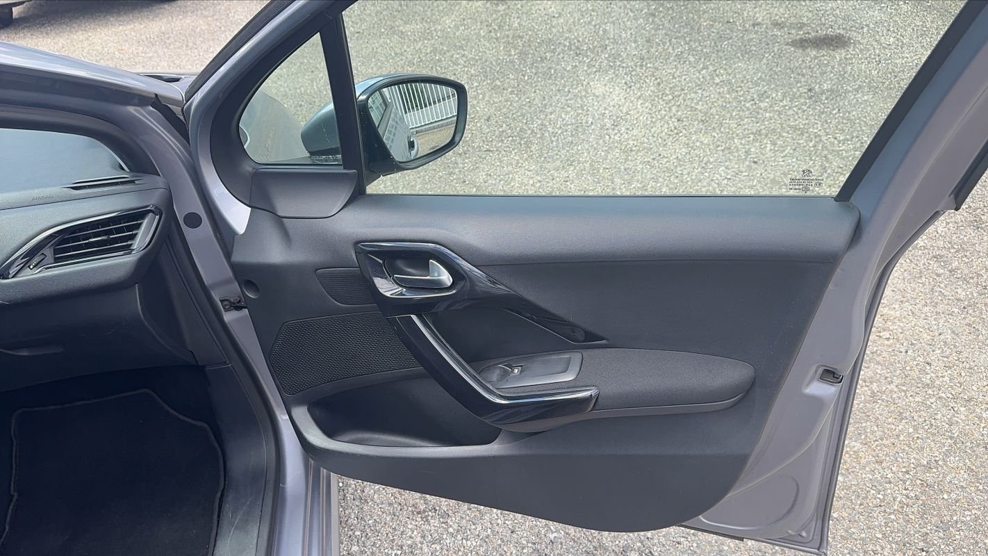 Peugeot 208 - Photo 23