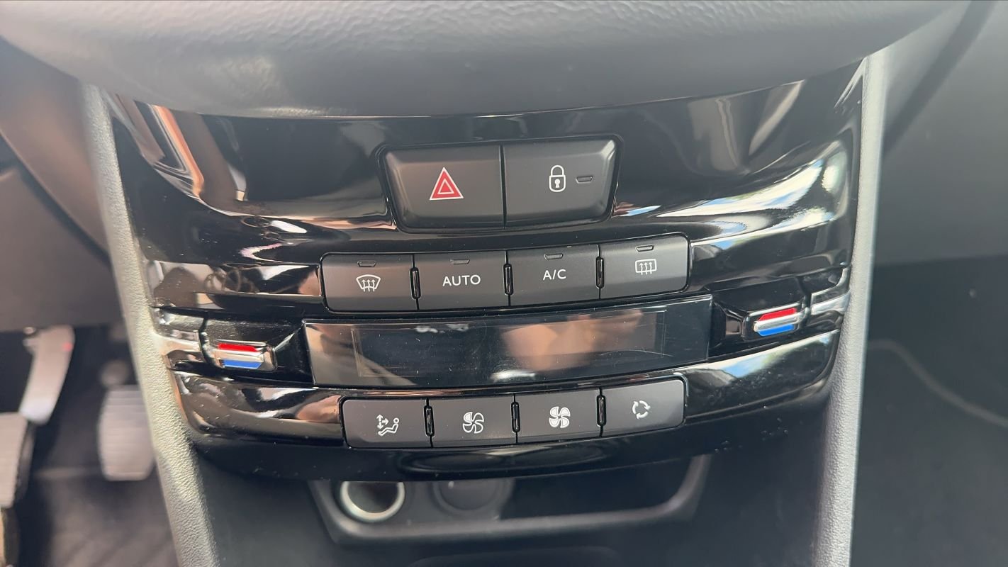Peugeot 208 - Photo 24
