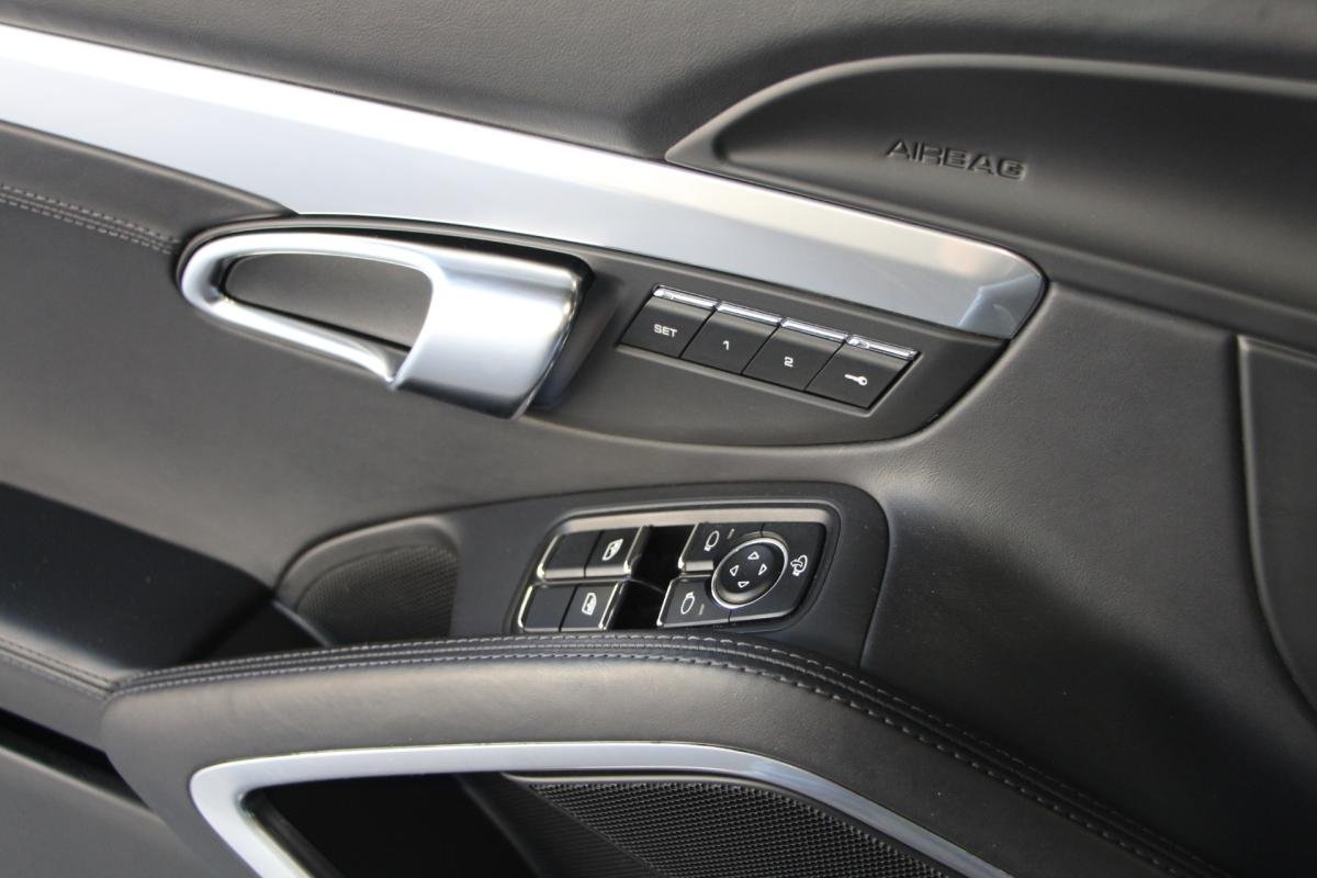 Porsche 911 - Photo 17