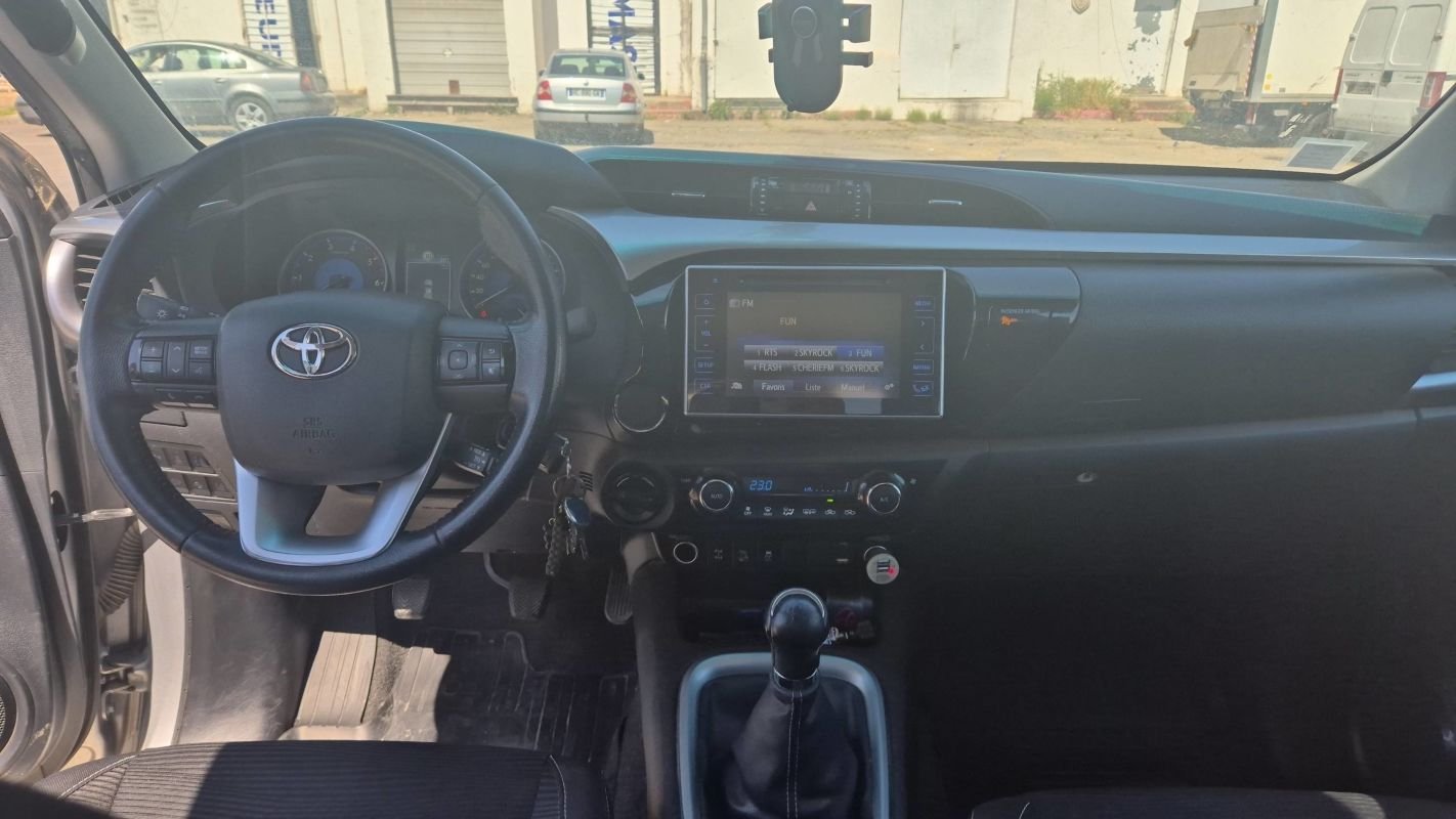 Toyota Hilux - Photo 11