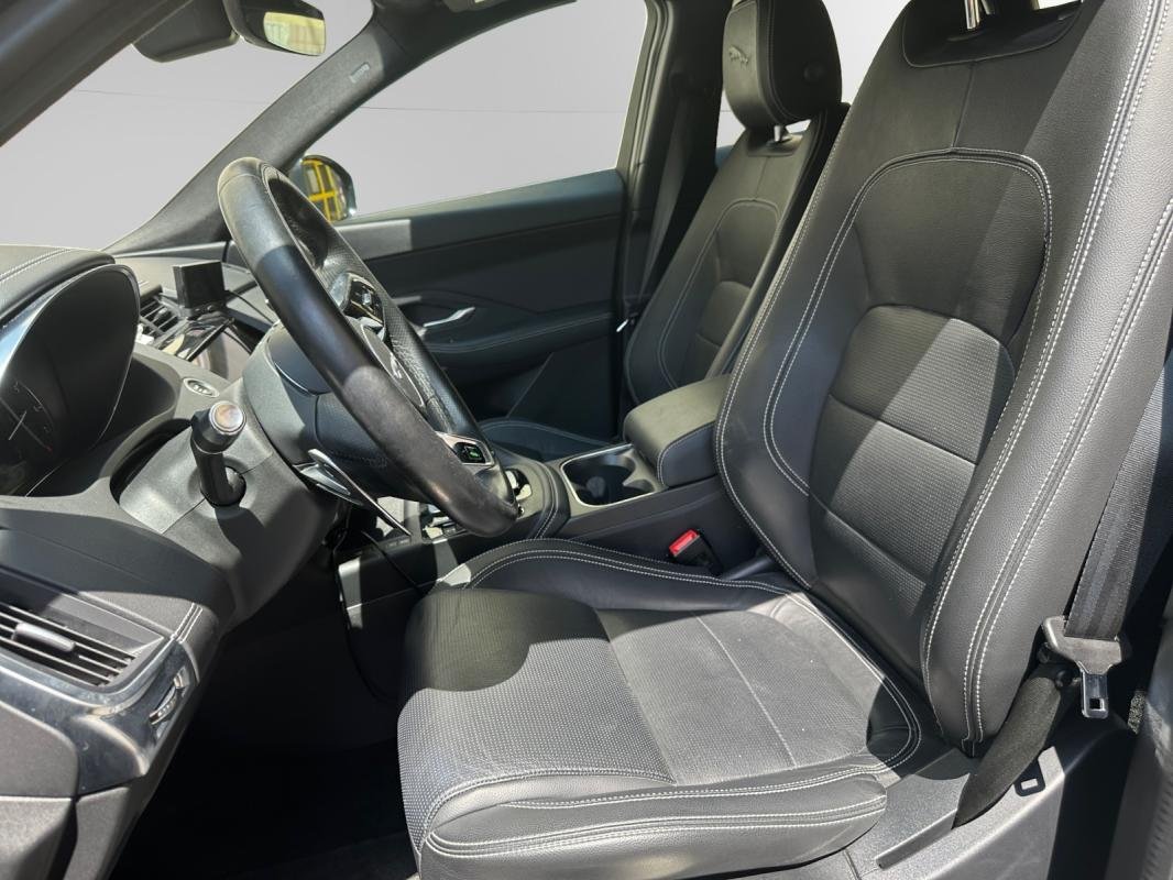 Jaguar E-PACE - Photo 17
