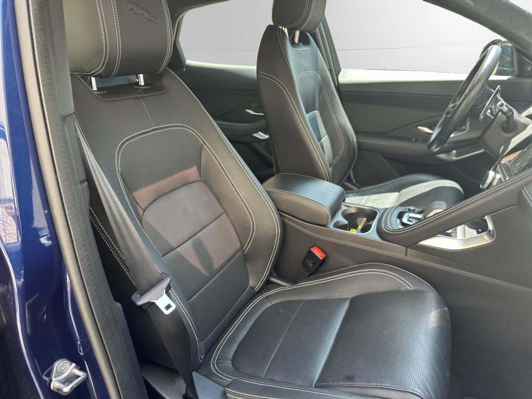 Jaguar E-PACE - Photo 20