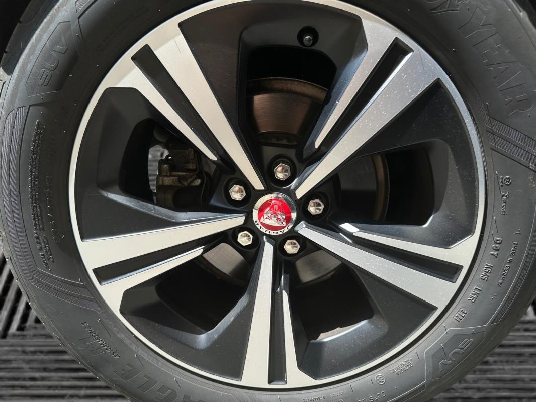 Jaguar E-PACE - Photo 21