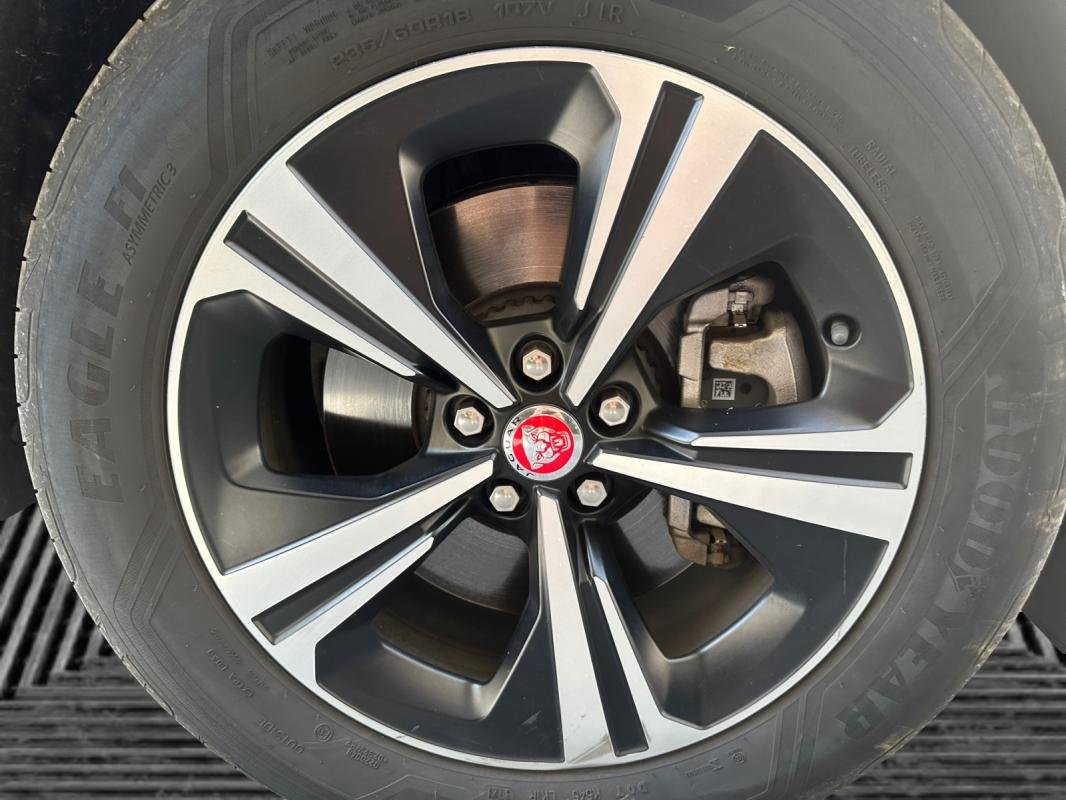 Jaguar E-PACE - Photo 22