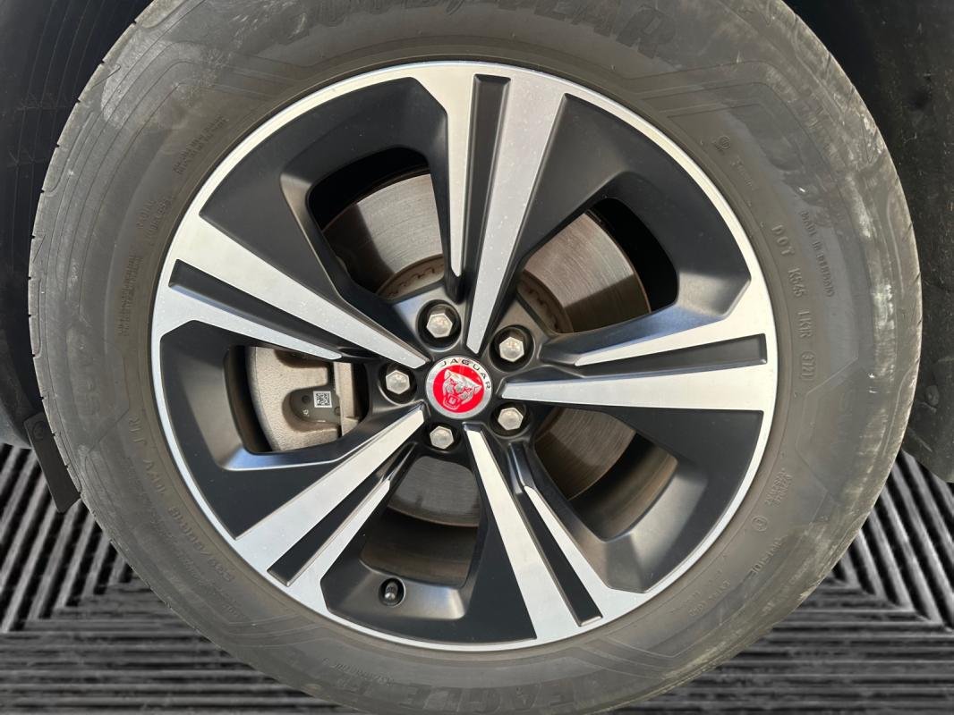 Jaguar E-PACE - Photo 23