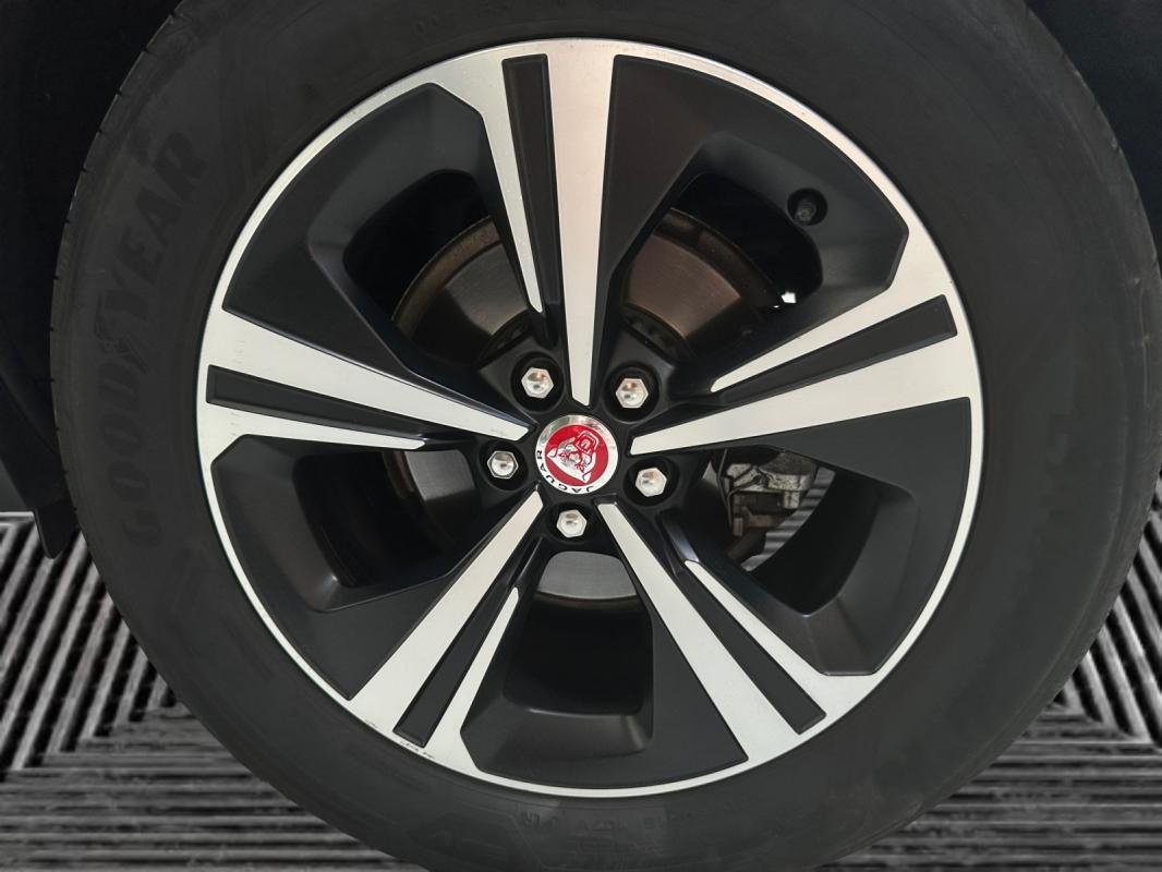 Jaguar E-PACE - Photo 24