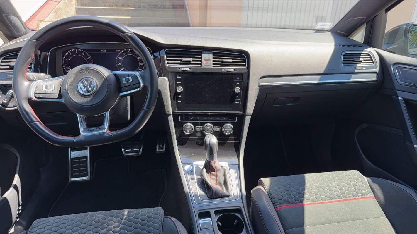 Volkswagen Golf - Photo 11