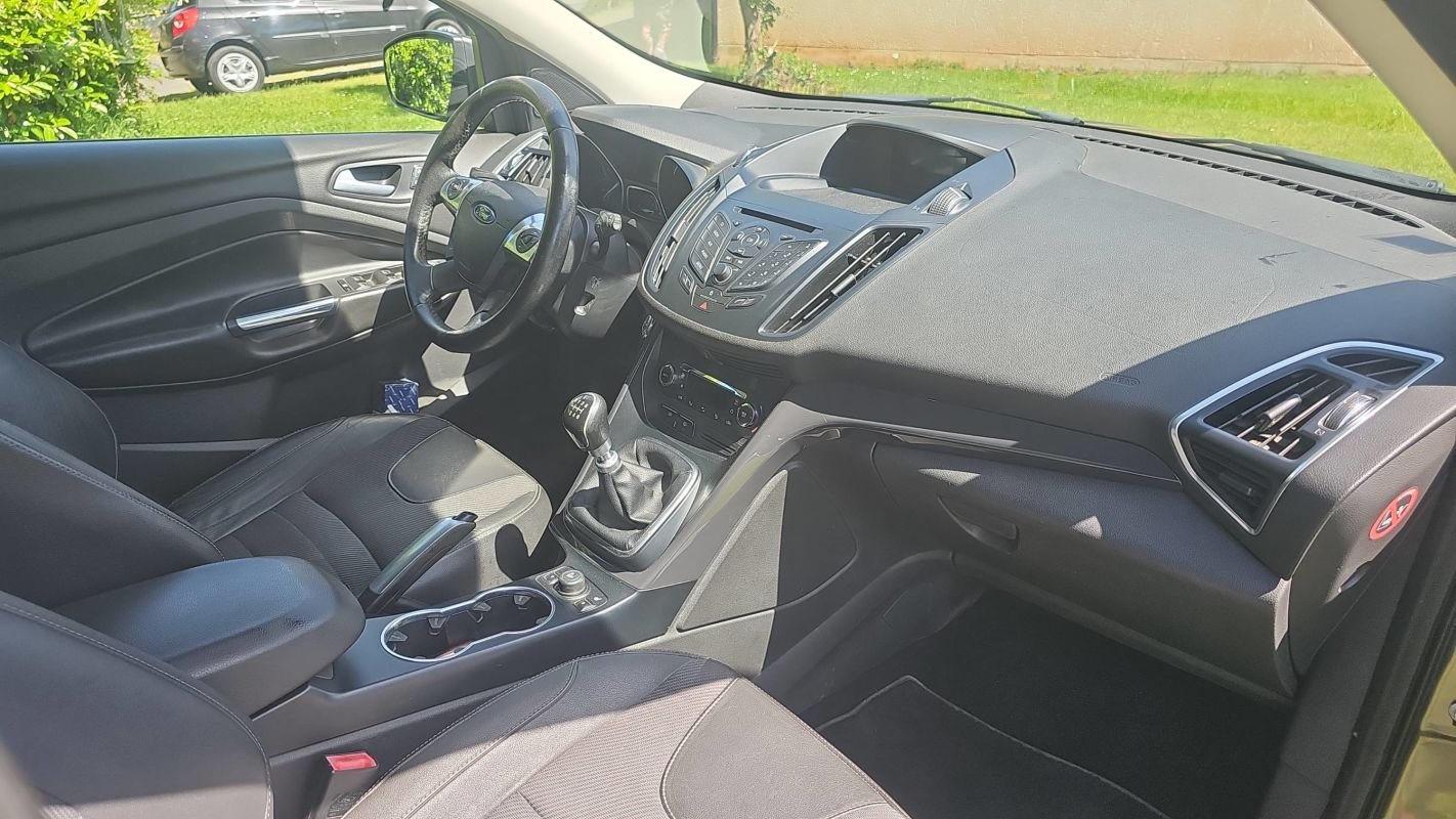 Ford Kuga - Photo 10