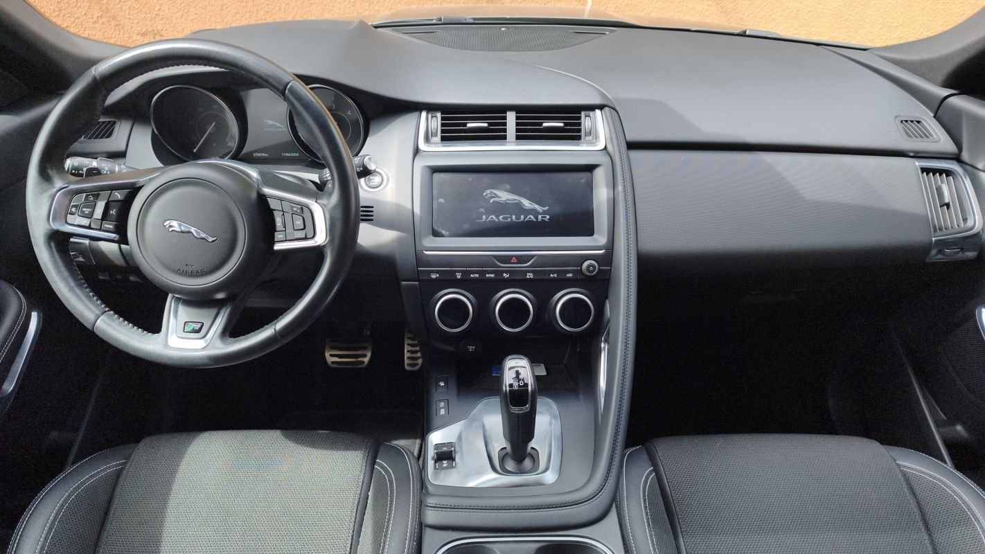 Jaguar E-PACE - Photo 11