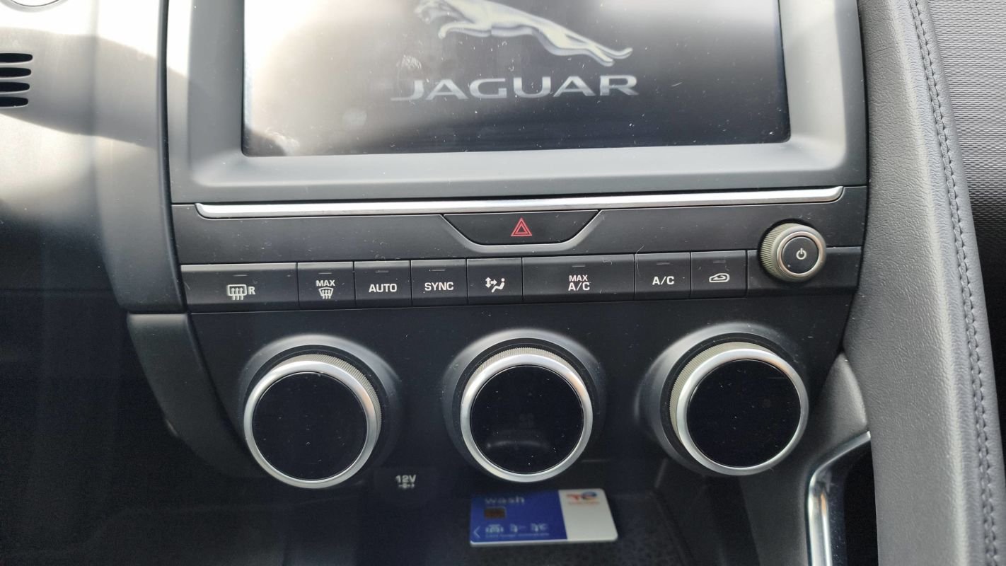 Jaguar E-PACE - Photo 13