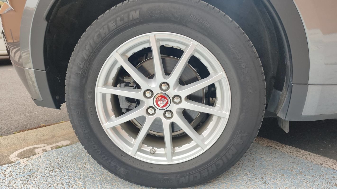 Jaguar E-PACE - Photo 16