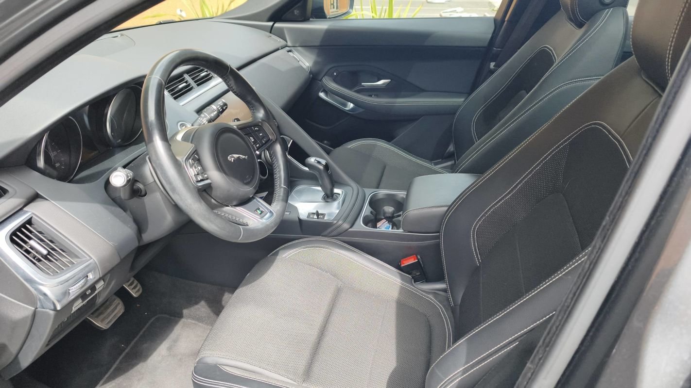 Jaguar E-PACE - Photo 25