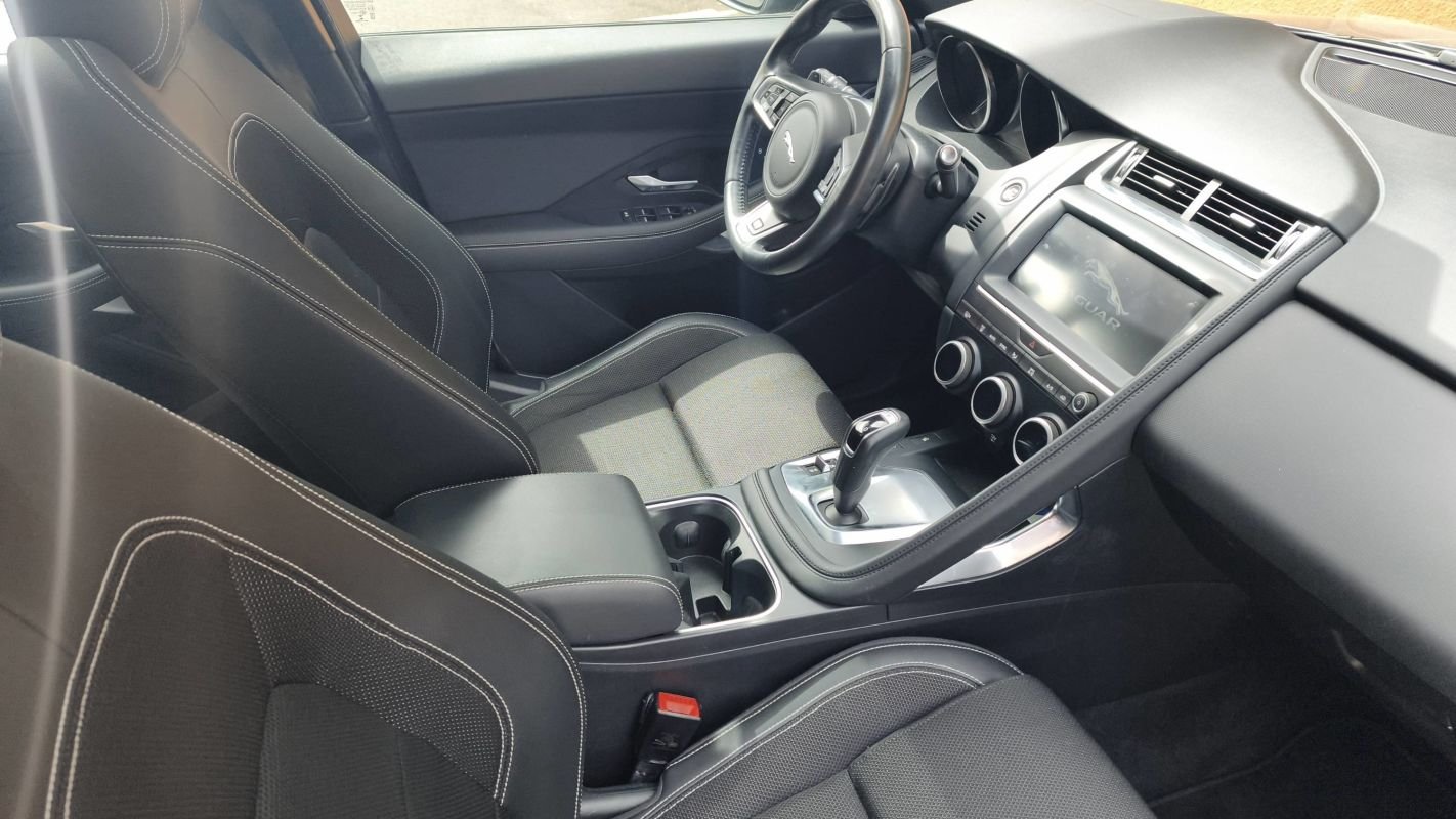 Jaguar E-PACE - Photo 27