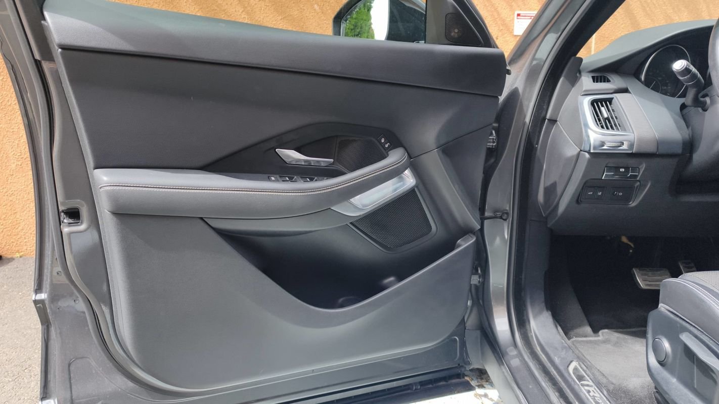 Jaguar E-PACE - Photo 7