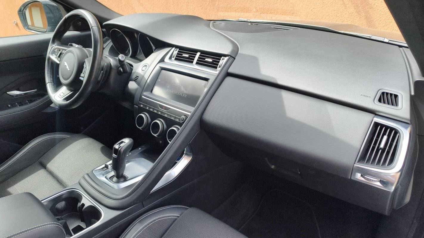 Jaguar E-PACE - Photo 10