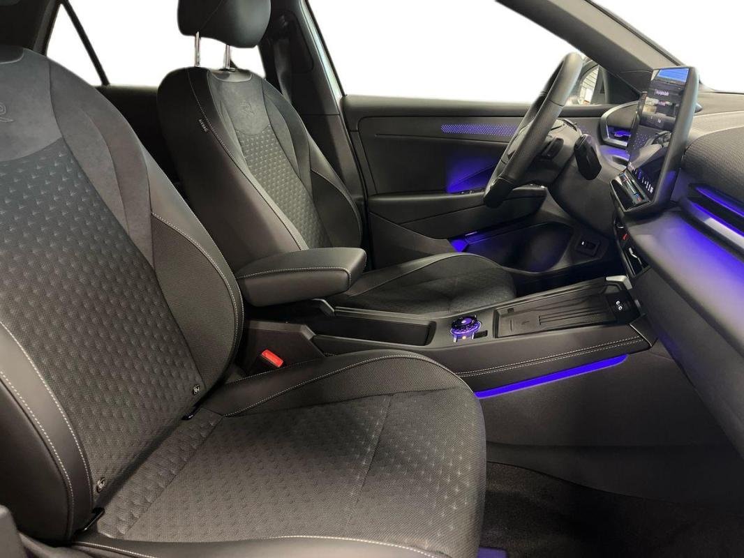 Volkswagen T-Roc - Photo 13