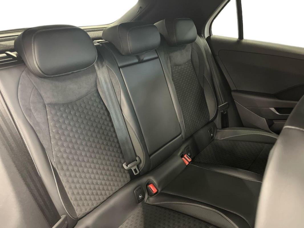 Volkswagen T-Roc - Photo 23
