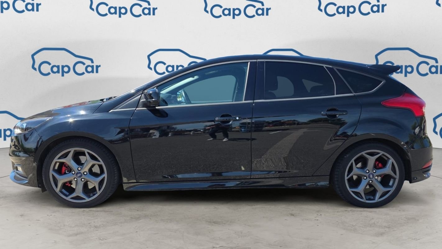 Ford Focus - Photo 2