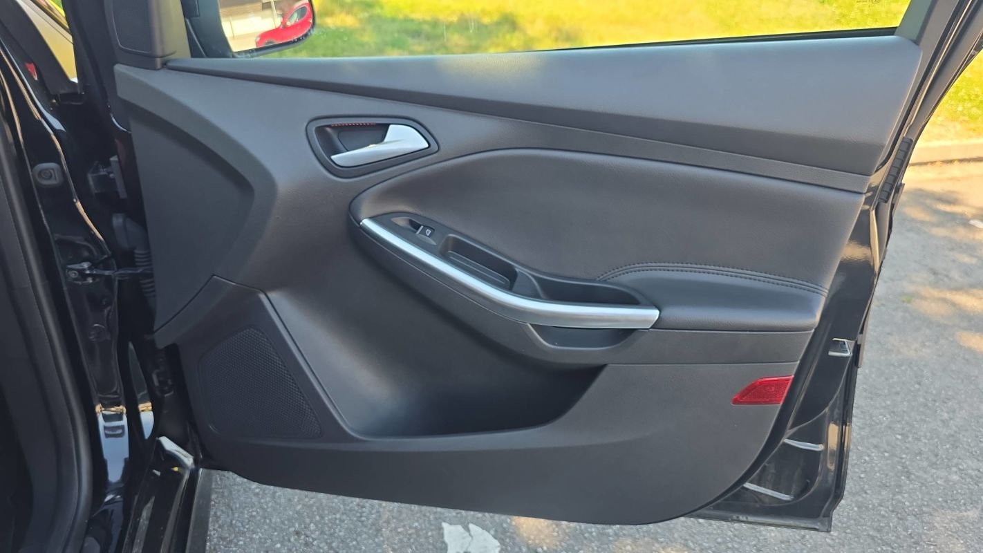 Ford Focus - Photo 24
