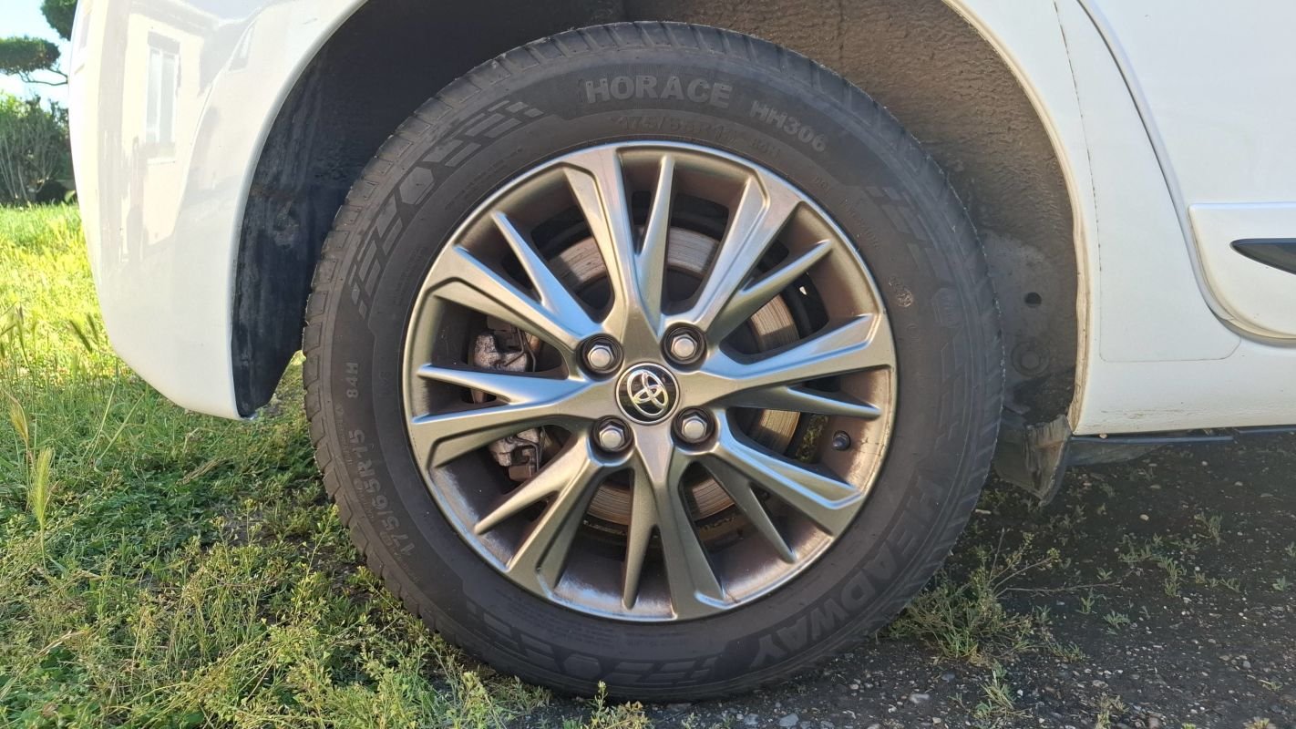 Toyota Yaris - Photo 16