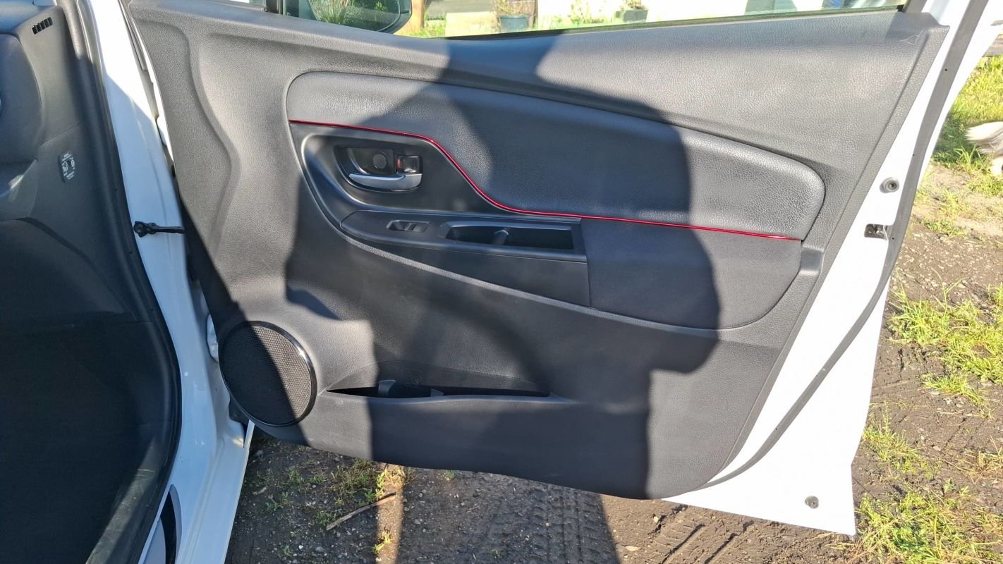 Toyota Yaris - Photo 24