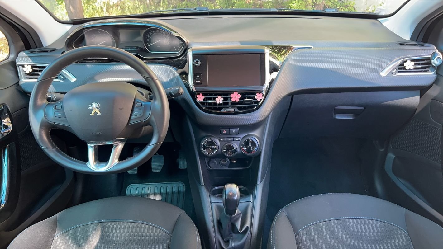 Peugeot 208 - Photo 11