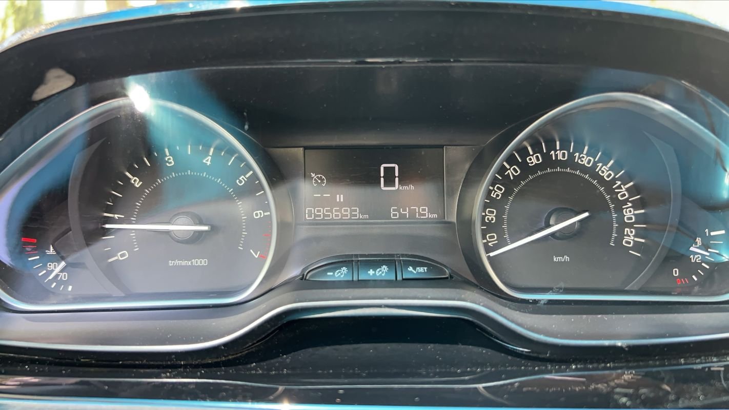 Peugeot 208 - Photo 12