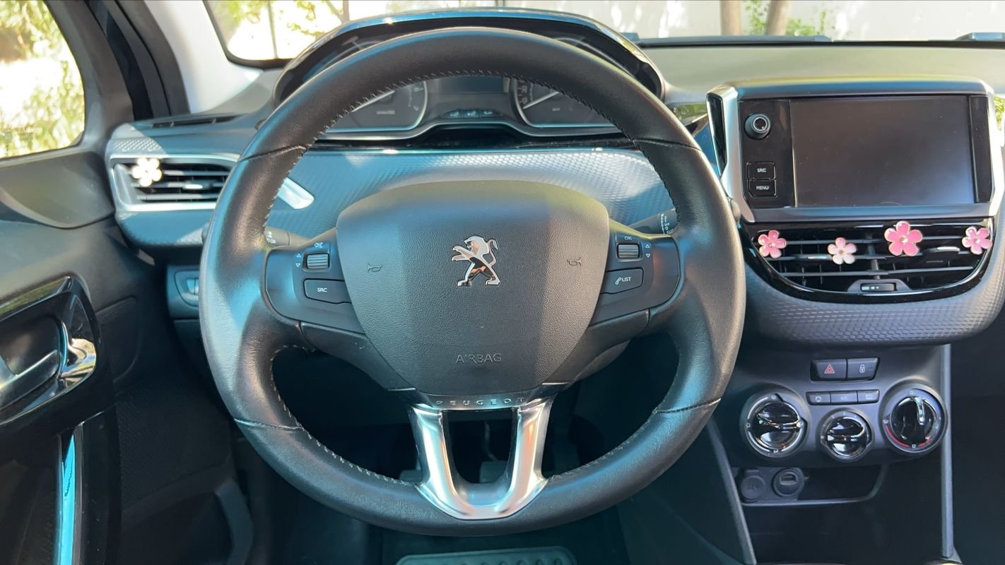 Peugeot 208 - Photo 24