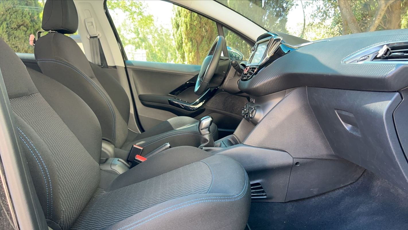 Peugeot 208 - Photo 26