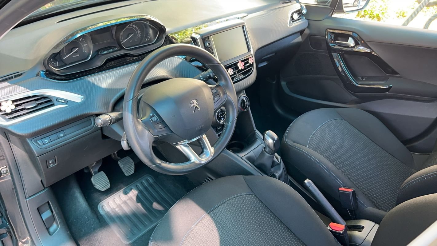 Peugeot 208 - Photo 8
