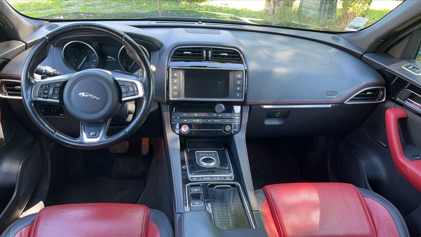 Jaguar F-Pace - Photo 11