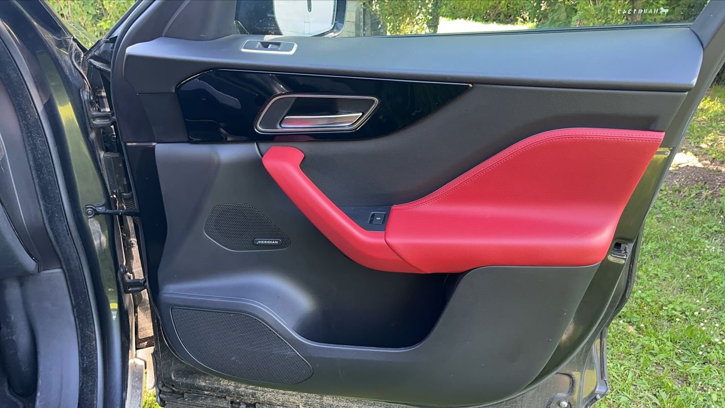Jaguar F-Pace - Photo 22