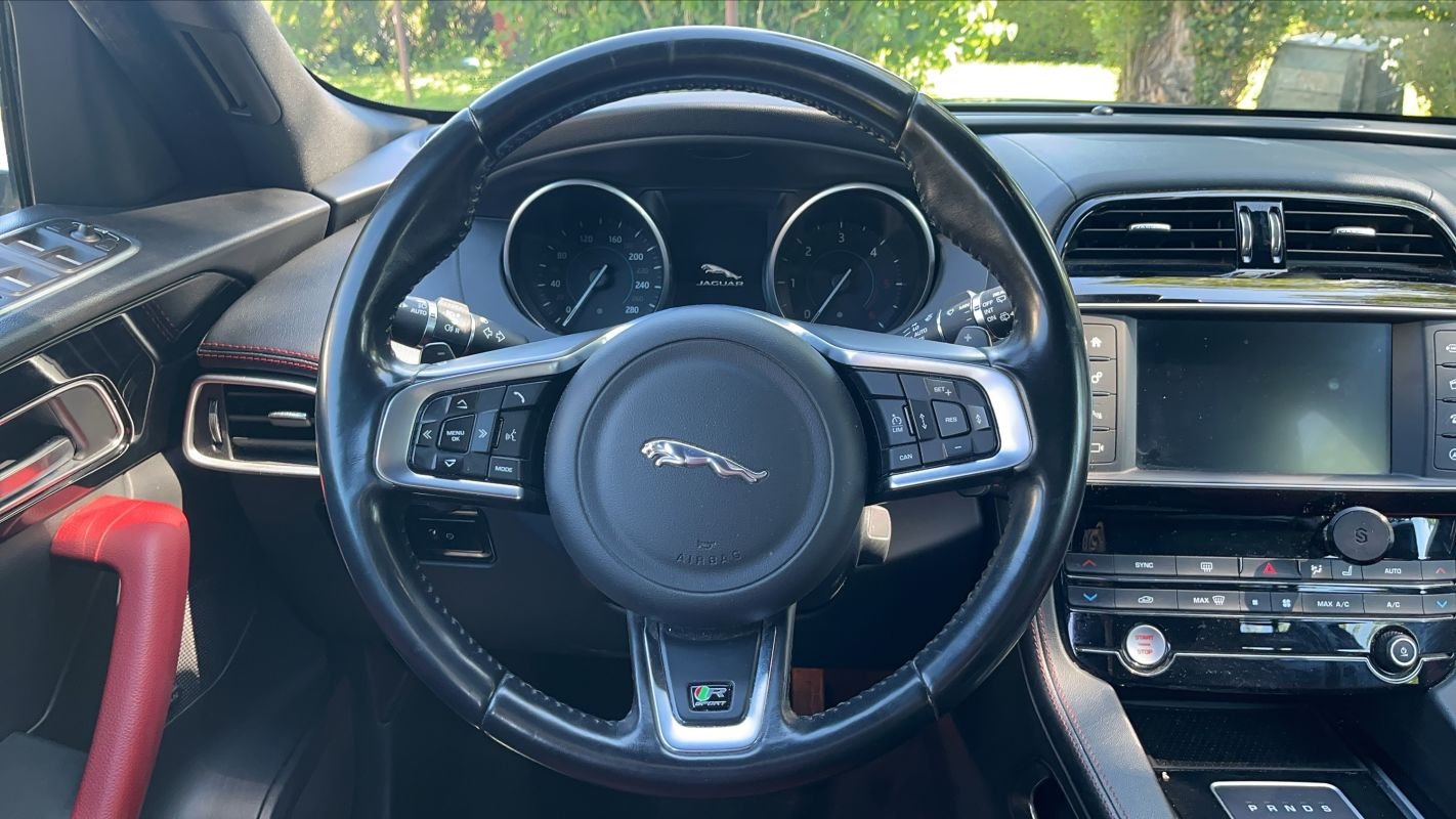 Jaguar F-Pace - Photo 24