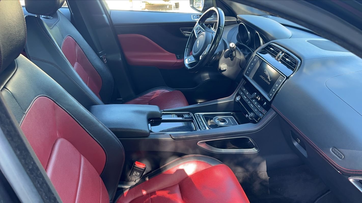Jaguar F-Pace - Photo 25