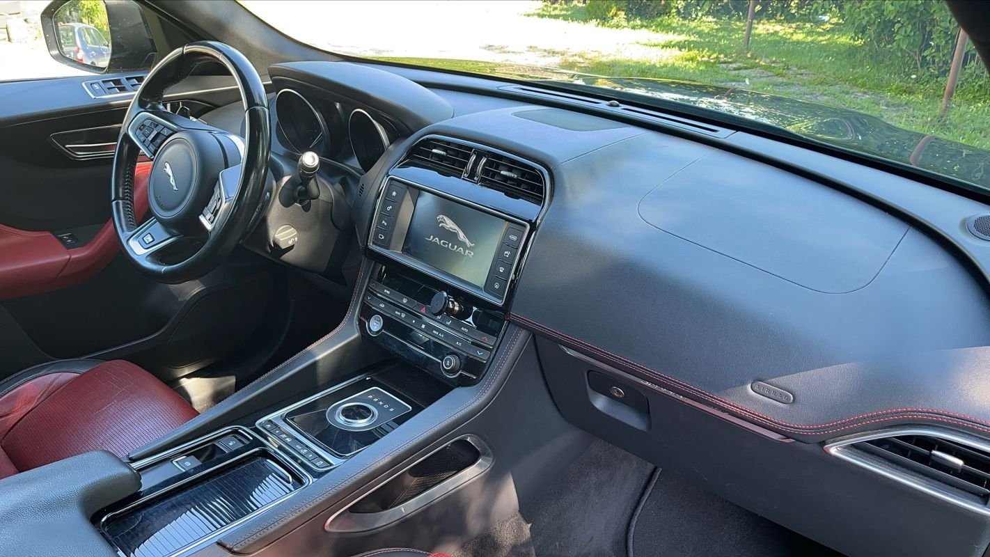 Jaguar F-Pace - Photo 10