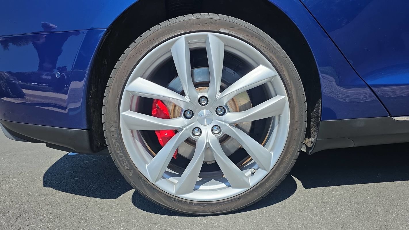 Tesla Model S - Photo 16