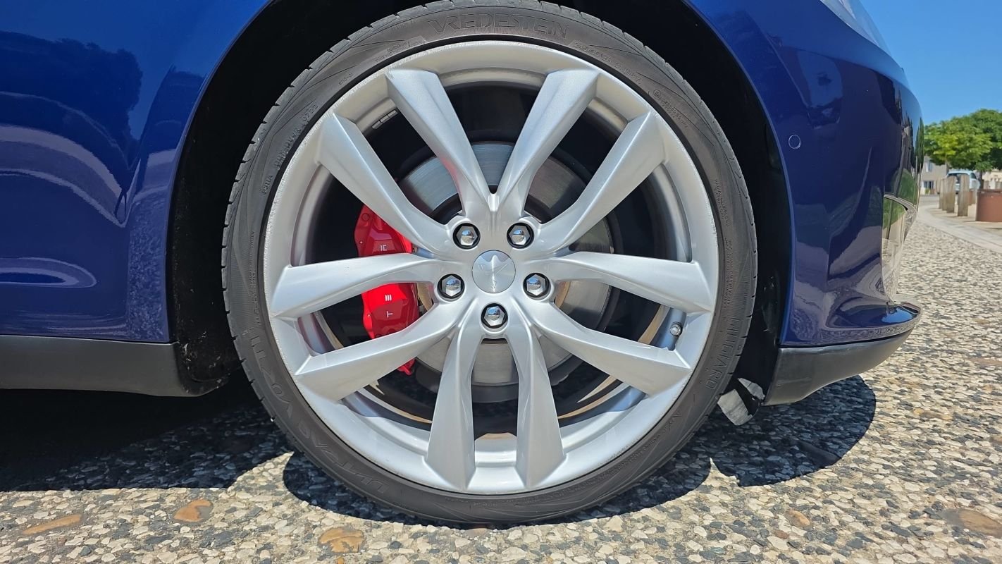 Tesla Model S - Photo 17