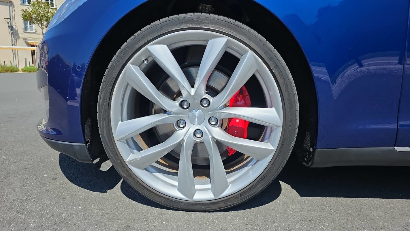 Tesla Model S - Photo 18
